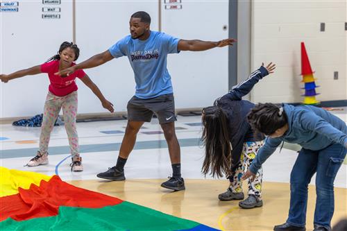  Sean Bryant with students